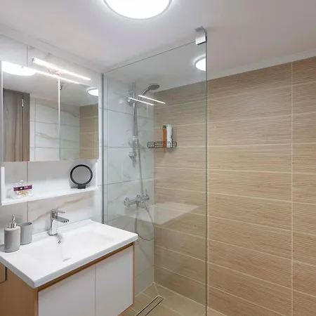 Heart, Premium 2br Suite, Sleeps 6 Thessaloniki