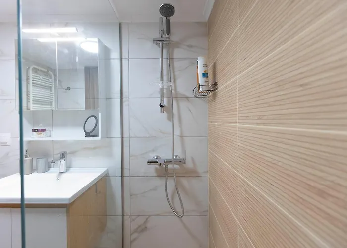 Heart, Premium 2br Suite, Sleeps 6 テッサロニキ