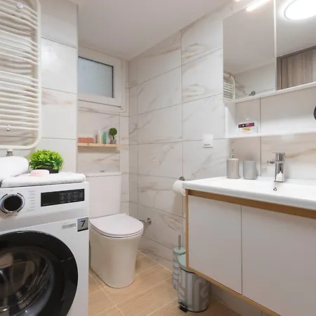 아파트 Heart, Premium 2br Suite, Sleeps 6 *